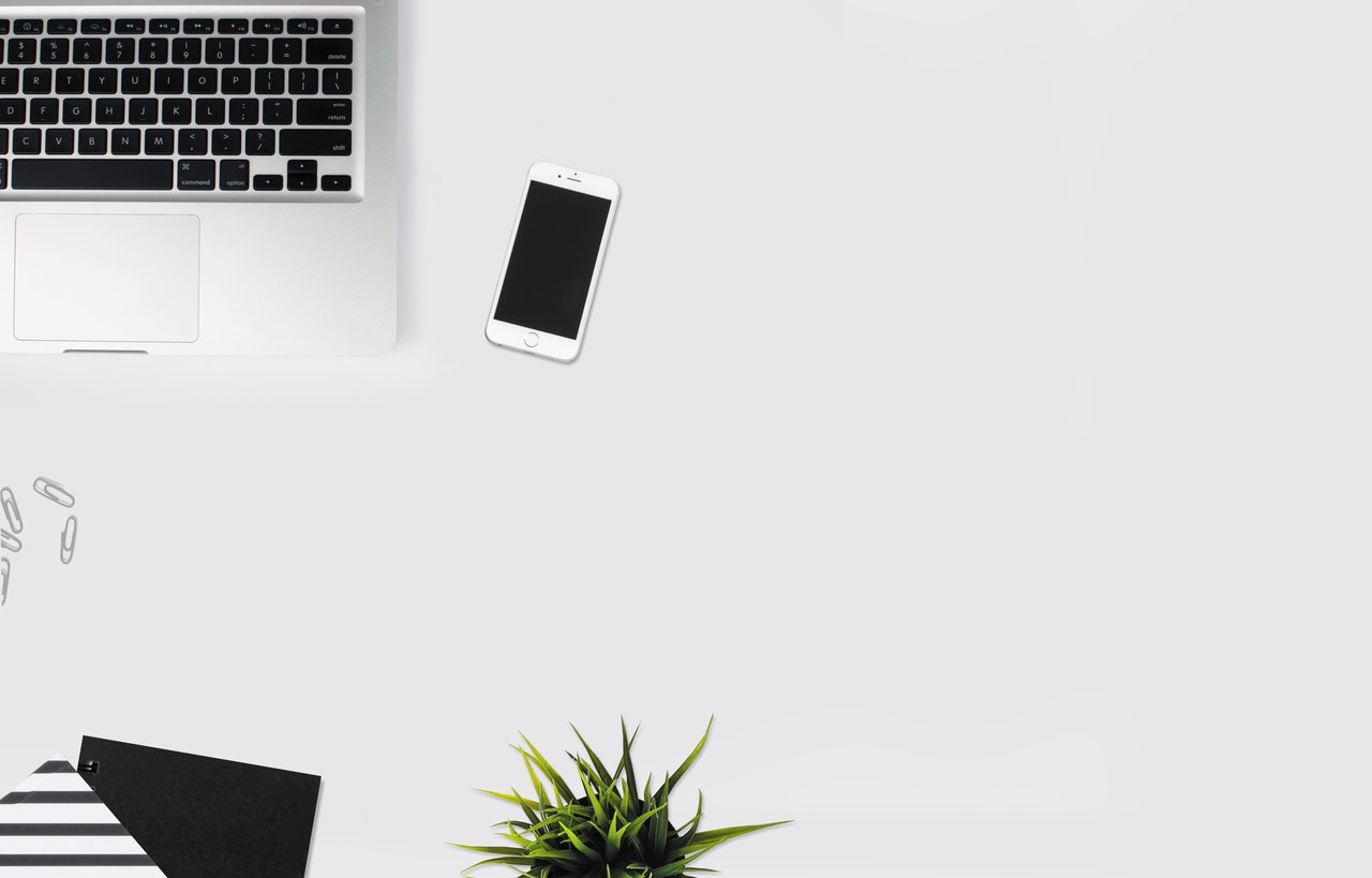 desk-home-office-indoors-1036808.jpg