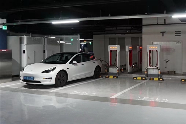 北京新規(guī)：燃油車占用充電車位是違章停車 罰款+拖離